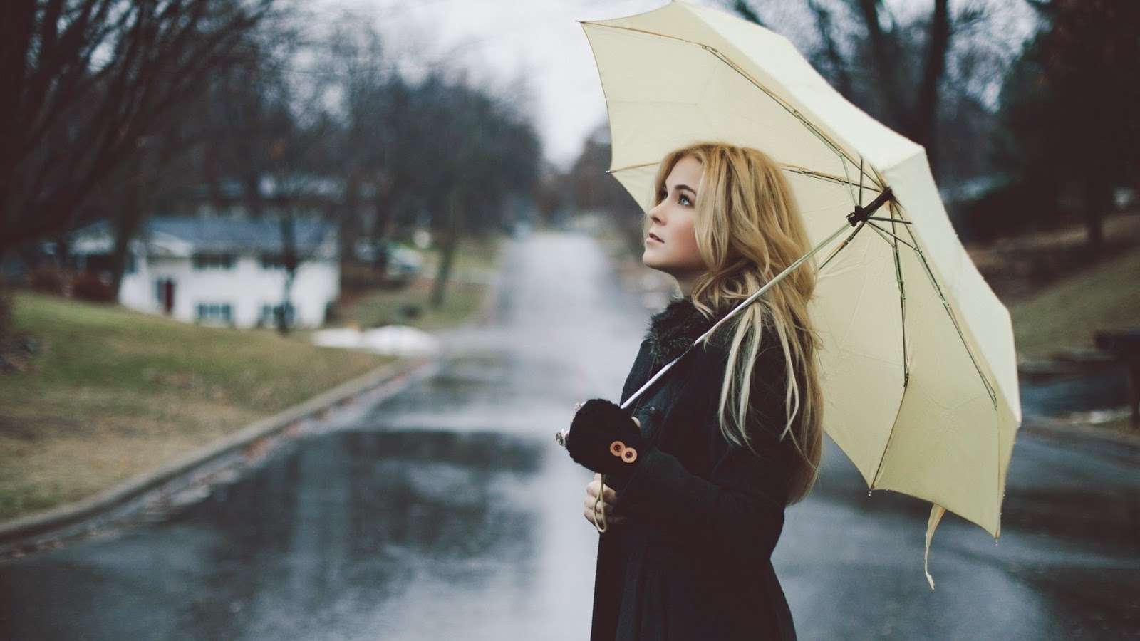 blondes-women-rain-models-umbrellas-1440x2560-Download