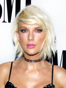 Taylor-Swift-Platinum-Blonde-Hair