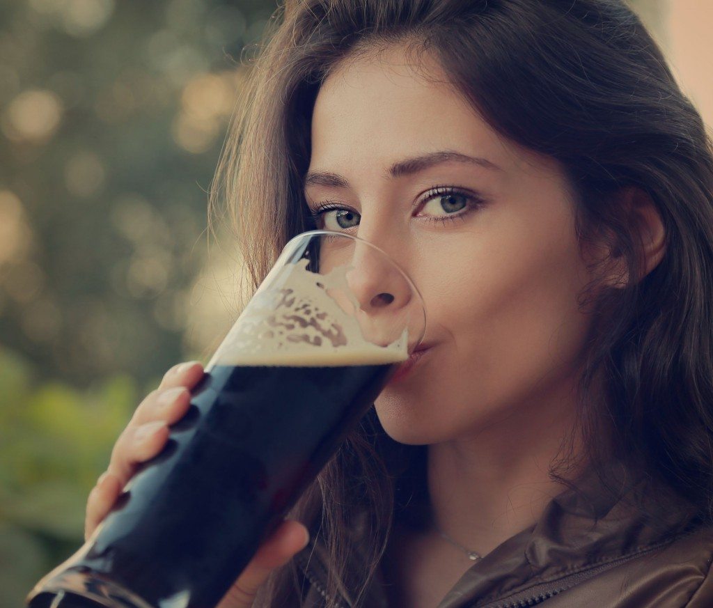 woman-drinking-beer-e1413487602672