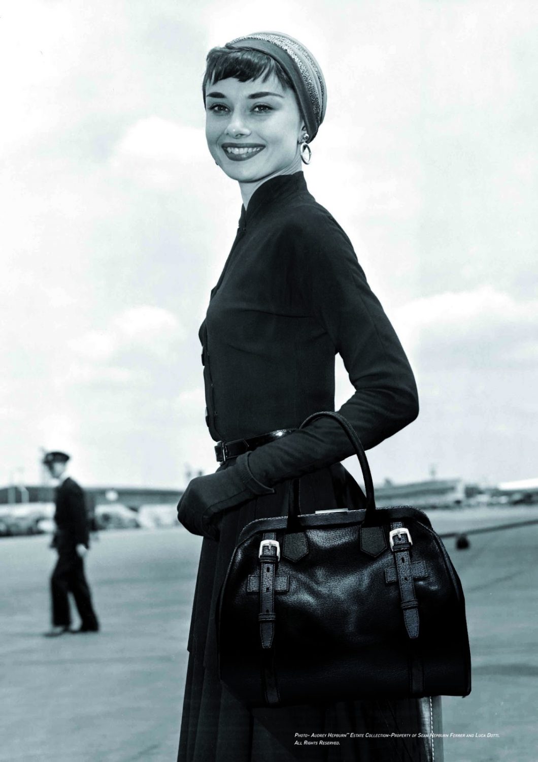 Audrey_Hepburn_with_black_Riviera_bag_01
