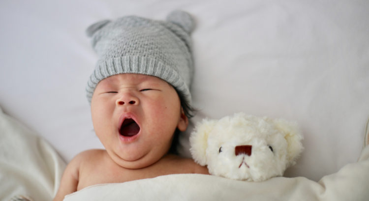 Zívajúce bábätko