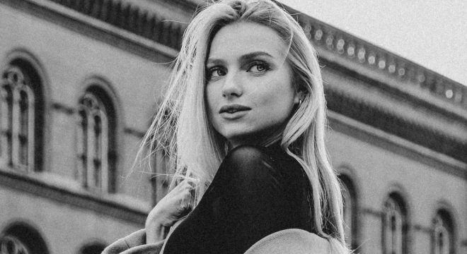 žena