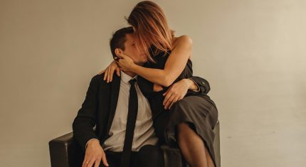 Mikro nevera: 6 znakov, že tvoj partner flirtuje cez sociálne siete