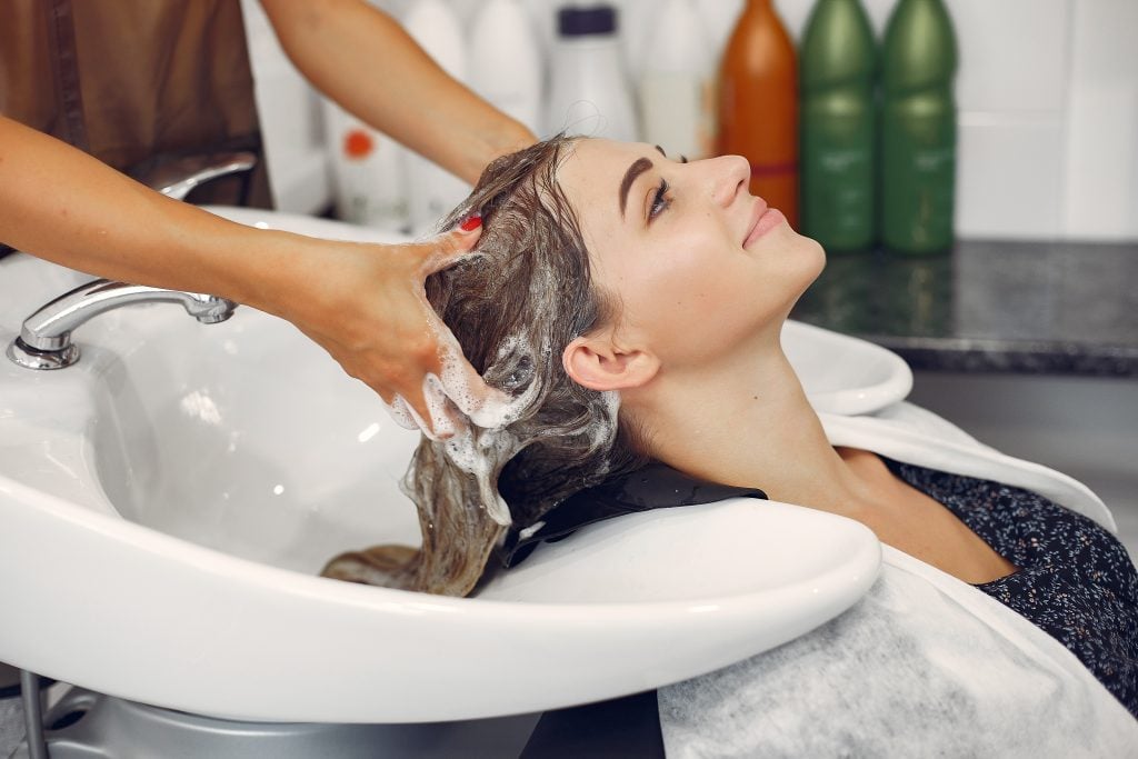 Žena na headspa